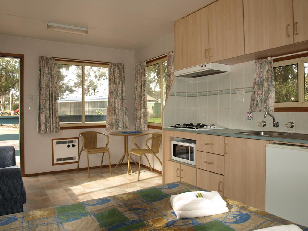 Cowra Holiday Park Quarto foto
