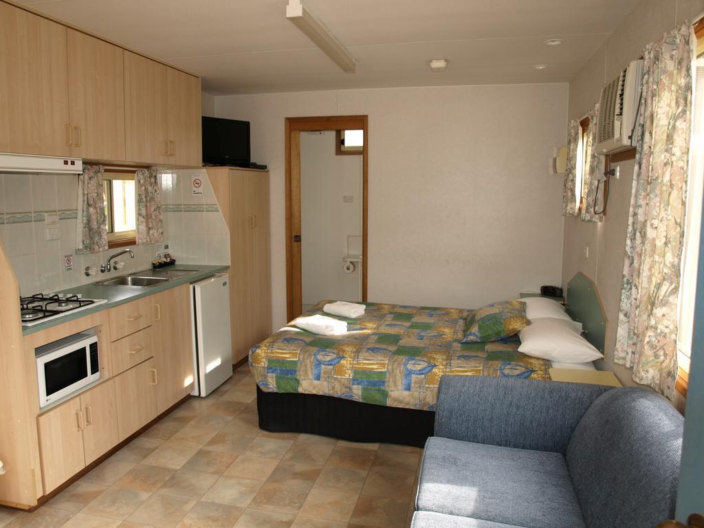Cowra Holiday Park Quarto foto