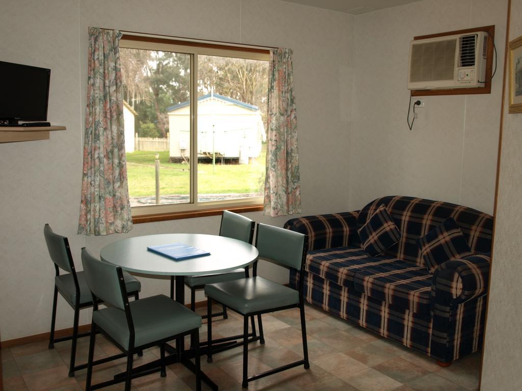 Cowra Holiday Park Quarto foto