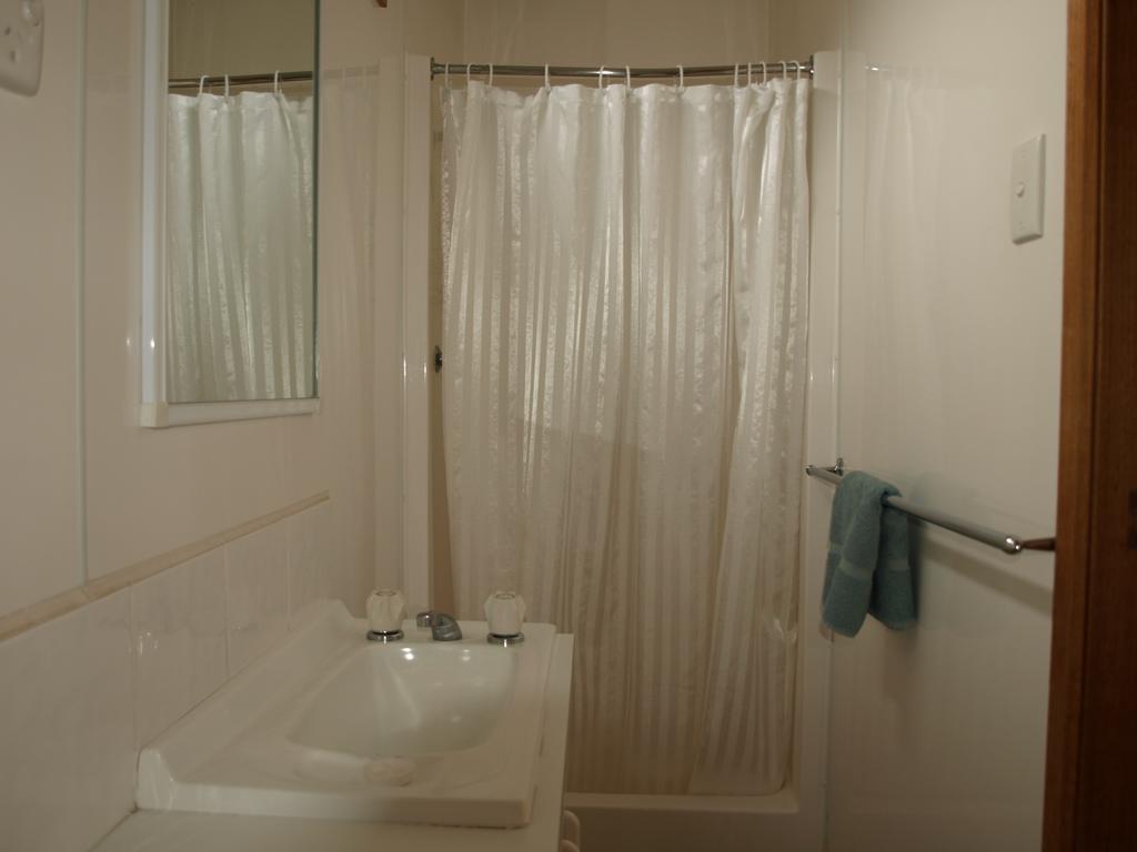 Cowra Holiday Park Quarto foto