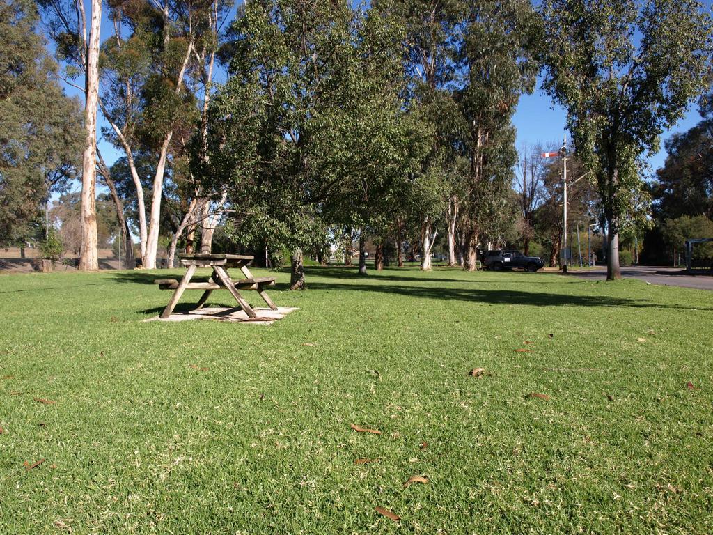 Cowra Holiday Park Exterior foto
